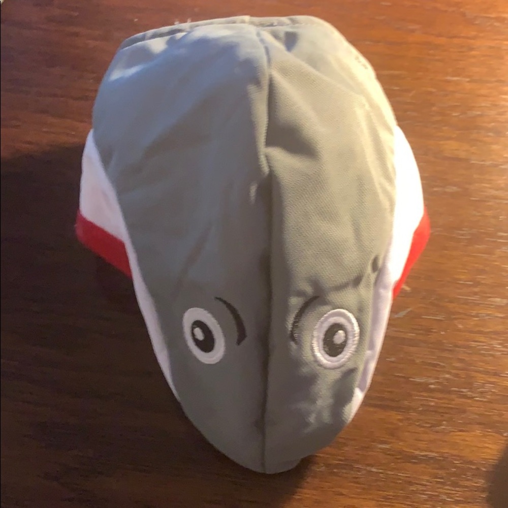 Pet shark hat (fits most cat heads and small dog)